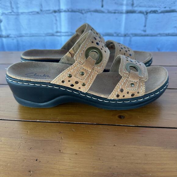 Light Use Clarks Bendables Lexi Laurel Strap Leather Slip On Sandal Size 7.5 Tan - Picture 3 of 12